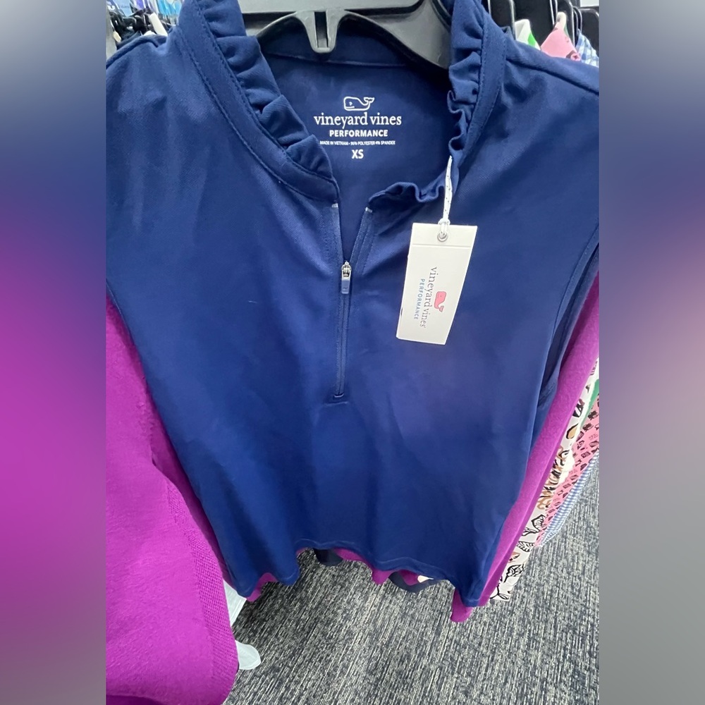 Vineyard vines performance Xs blue ruffle top